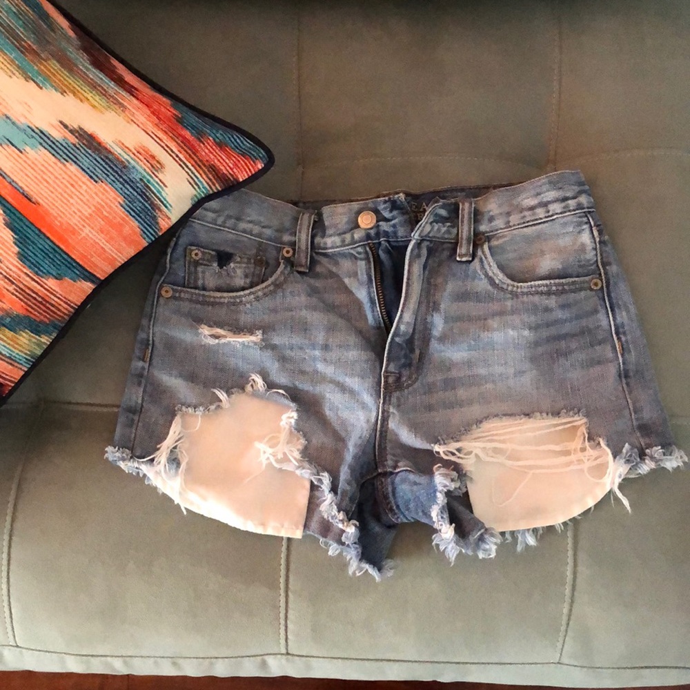 American Eagle hi-rise vintage shorts